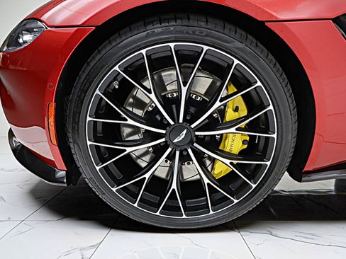 Used 2023 Aston Martin V8 Vantage Coupe RWD image 51