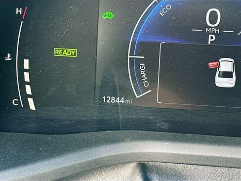 Used 2025 Toyota Camry SE image 19