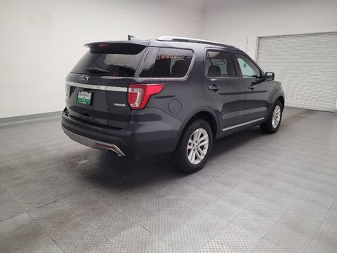 Used 2017 Ford Explorer XLT w/ Equipment Group 201A FWD image 9