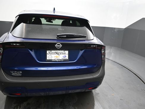 Certified 2025 Nissan Kicks SV image 12