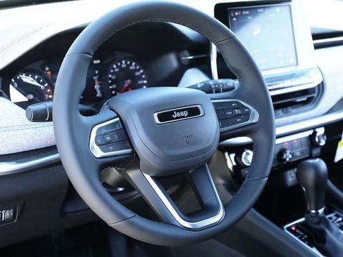 New 2025 Jeep Compass Latitude image 11