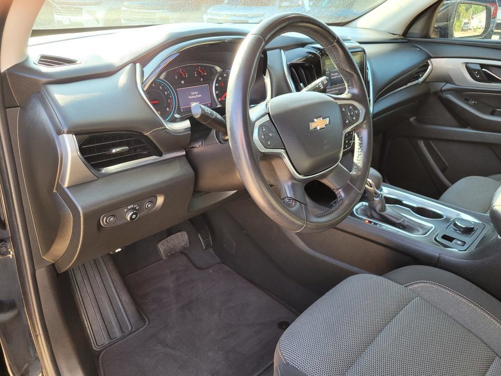 Used 2021 Chevrolet Traverse LT FWD image 19