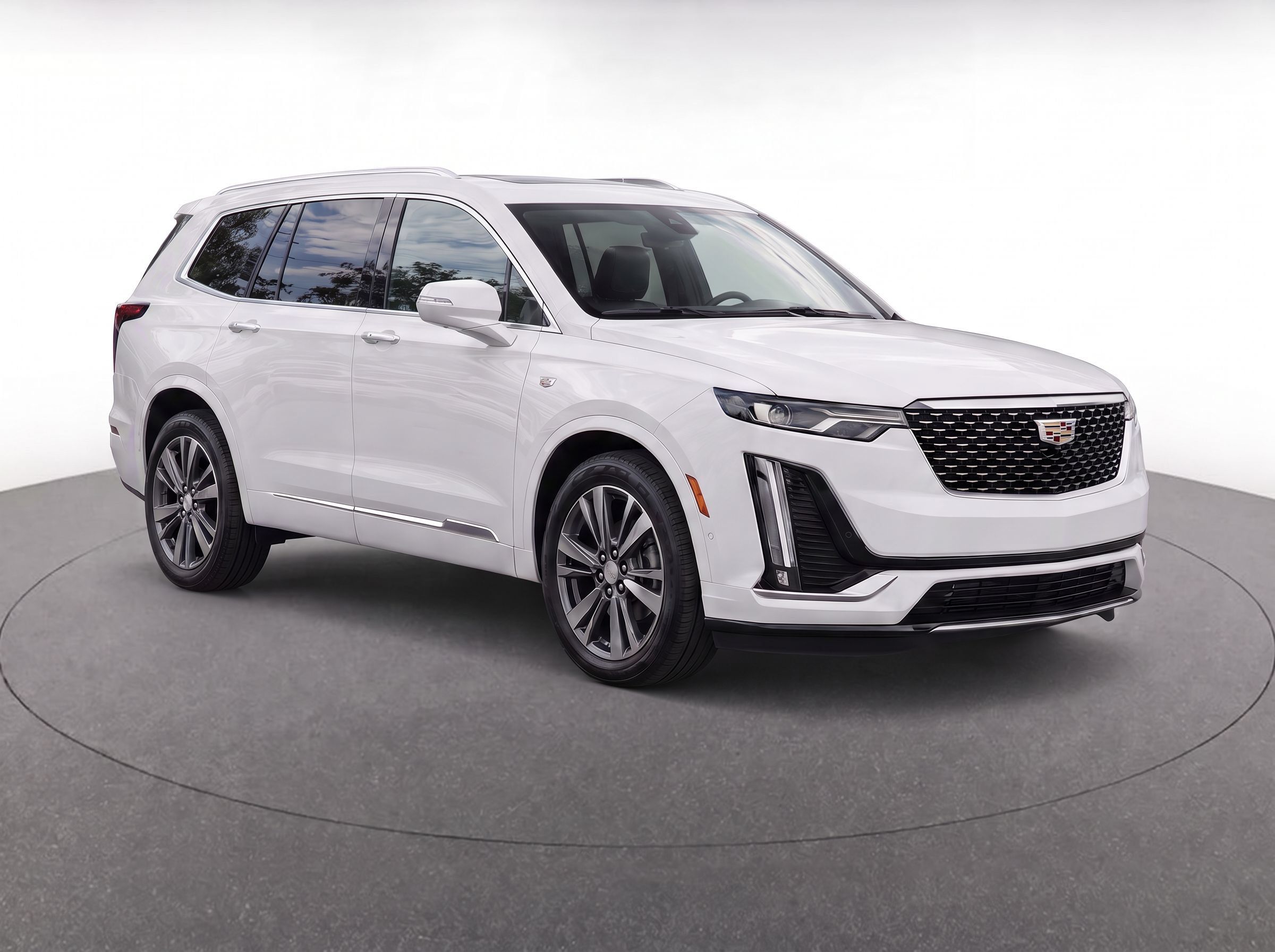 Used 2022 Cadillac XT6 Premium Luxury w/ Technology Package AWD/4WD image 2