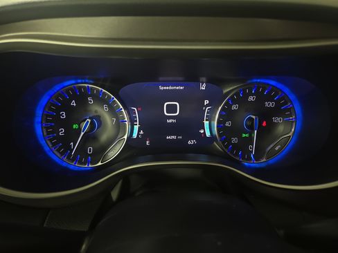 Certified 2022 Chrysler Pacifica Touring-L FWD image 19