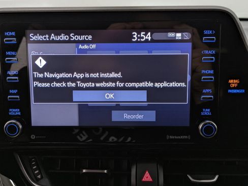 Used 2020 Toyota C-HR LE image 28