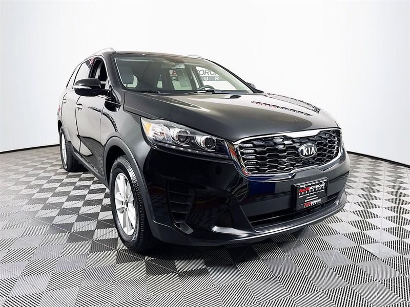 Certified 2019 Kia Sorento LX w/ Option Group 020 image 1
