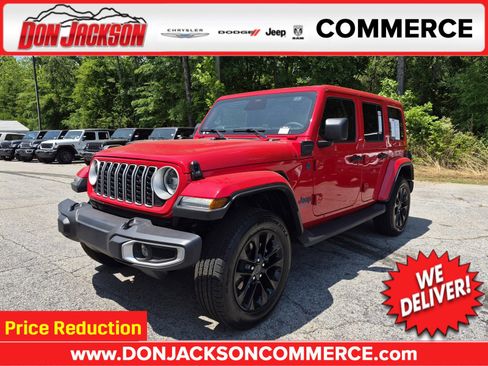 Used 2025 Jeep Wrangler Sahara AWD/4WD image 1