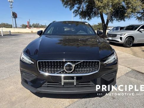 Certified 2025 Volvo V60 B5 Cross Country Plus image 3