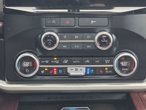 Used 2023 Ford Expedition Limited image 15