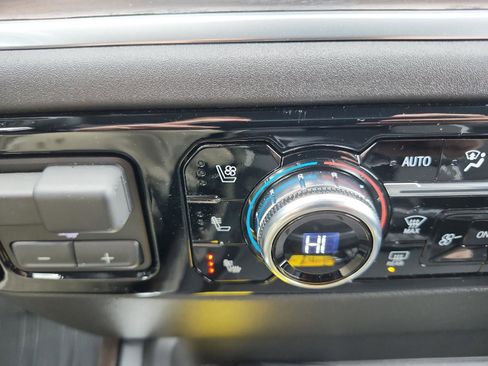 Certified 2025 GMC Sierra 2500 SLT w/ SLT Premium Package image 21