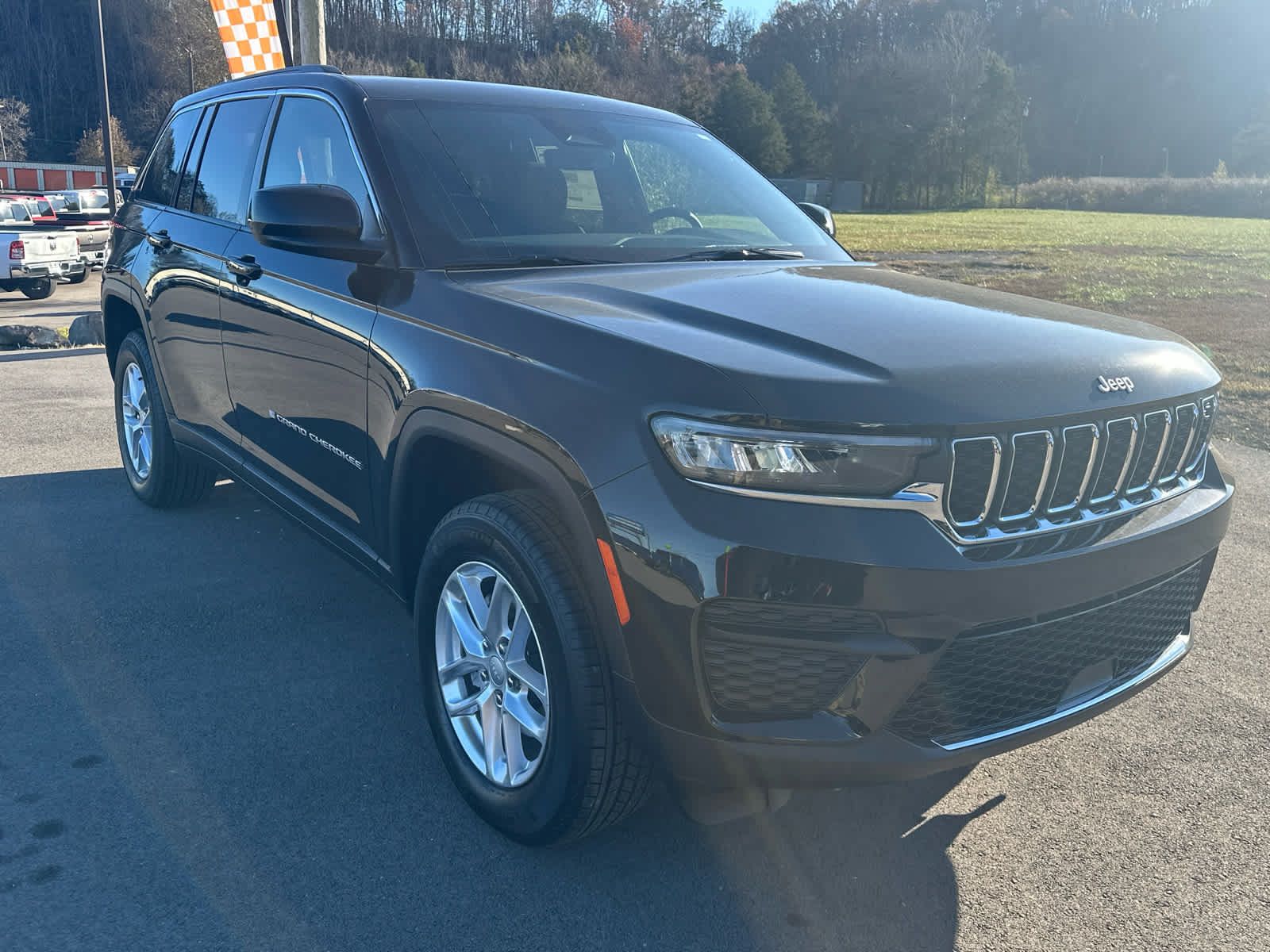New 2025 Jeep Grand Cherokee Laredo X w/ Luxury Tech Group I AWD/4WD image 10