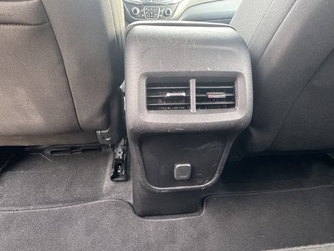 Used 2018 Chevrolet Equinox LT image 9