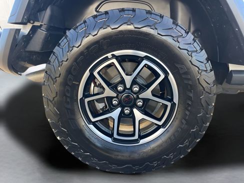 Used 2025 Jeep Wrangler Unlimited Rubicon AWD/4WD image 35