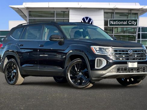 New 2026 Volkswagen Atlas SE FWD image 2
