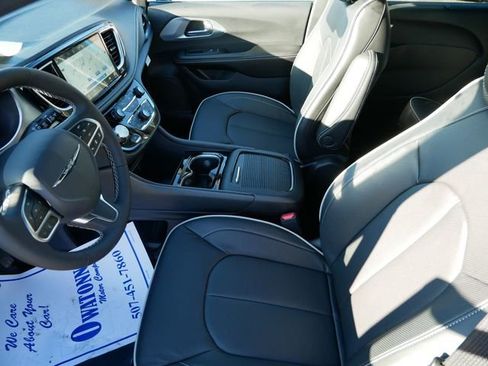 New 2026 Chrysler Pacifica Limited w/ Trailer Tow Group image 11