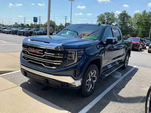 Used 2023 GMC Sierra 1500 SLT w/ SLT Premium Package AWD/4WD image 3
