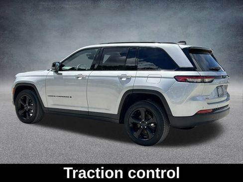 Certified 2024 Jeep Grand Cherokee Limited w/ Black Appearance Package image 9