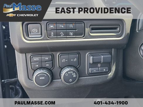 Used 2023 Chevrolet Suburban Z71 w/ Luxury Package AWD/4WD image 11