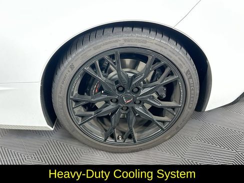 Used 2025 Chevrolet Corvette Stingray Premium Cpe w/ Z51 Performance Package RWD image 36