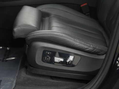 Used 2022 BMW X7 M50i w/ Dynamic Handling Package image 28