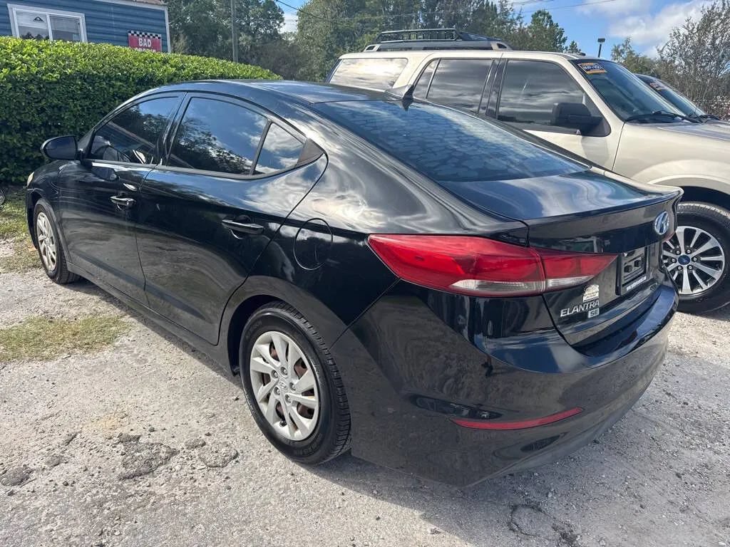 Used 2017 Hyundai Elantra SE w/ Cargo Package FWD image 6