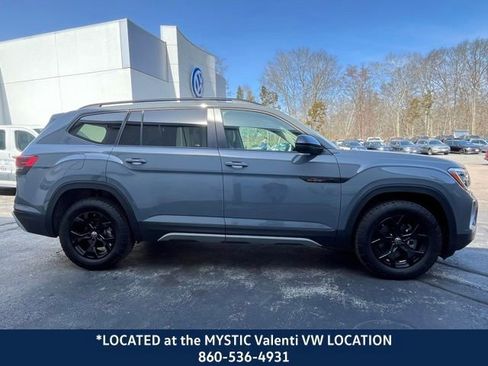 Used 2024 Volkswagen Atlas Peak Edition SEL image 5