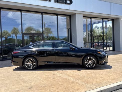 Used 2024 Lexus ES 350 w/ Premium Package FWD image 2