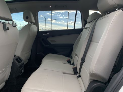 Used 2020 Volkswagen Tiguan SE w/ Panoramic Sunroof Package image 32