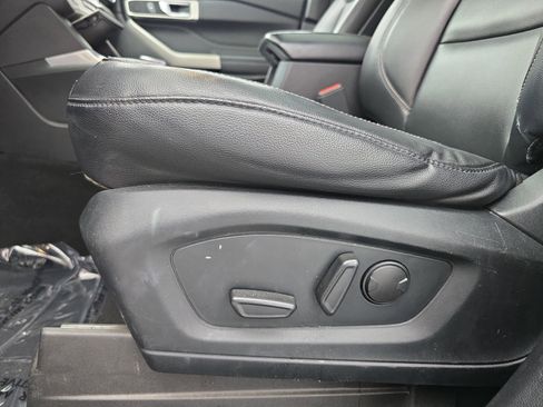 Used 2020 Ford Explorer XLT w/ Equipment Group 202A image 30