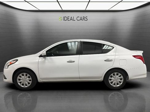 Used 2016 Nissan Versa SV FWD image 2
