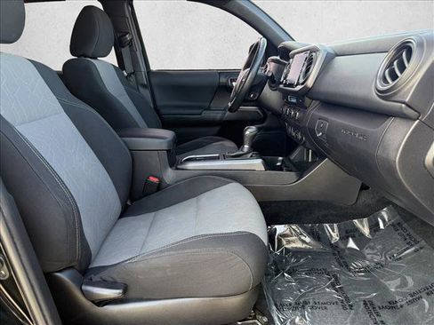 Used 2021 Toyota Tacoma TRD Off-Road image 11
