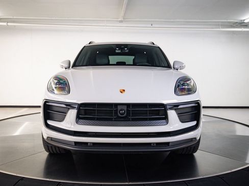 Certified 2023 Porsche Macan AWD/4WD image 10