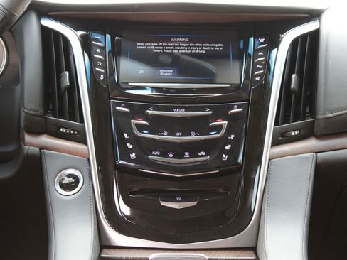 Used 2019 Cadillac Escalade Luxury image 37