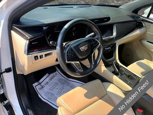 Used 2017 Cadillac XT5 Luxury w/ Driver Awareness Package FWD image 11