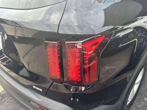 Used 2023 Kia Sorento LX AWD/4WD image 10