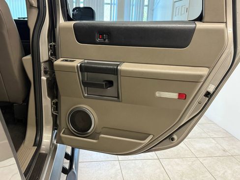 Used 2003 HUMMER H2 w/ Preferred Equipment Group image 18