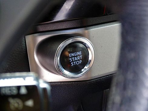 Used 2016 Toyota Tacoma Limited w/ Towing Package RWD image 26