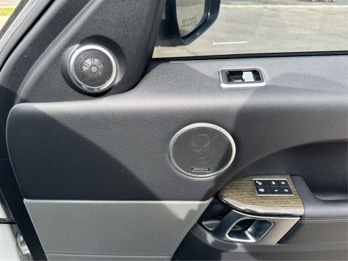 Used 2018 Land Rover Range Rover Sport SE image 21