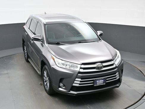 Used 2019 Toyota Highlander XLE AWD/4WD image 41