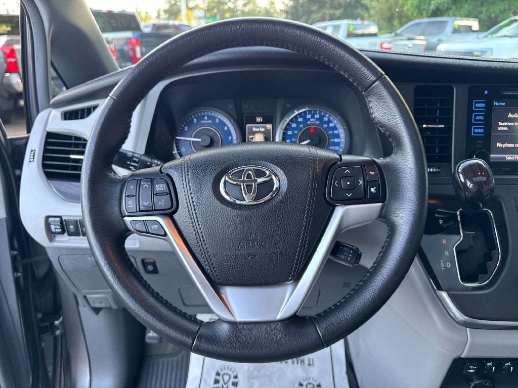 Used 2017 Toyota Sienna XLE w/ XLE Navigation Package AWD/4WD image 16