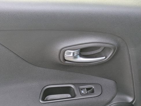 Certified 2021 Jeep Renegade Latitude image 25