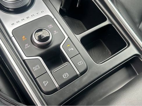 Certified 2025 Kia Sorento EX image 29