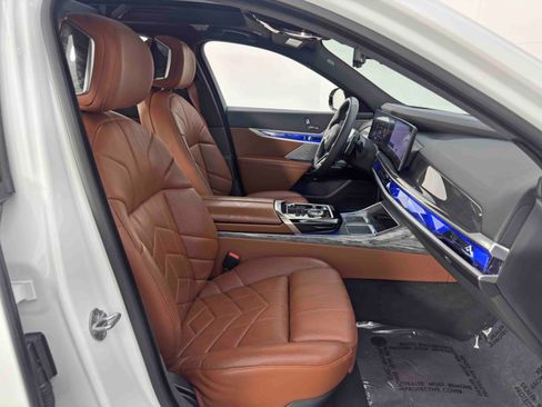Used 2023 BMW 760i xDrive image 17