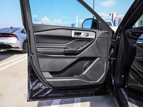 Used 2020 Ford Explorer Limited image 22