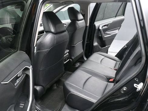 Used 2021 Toyota RAV4 XLE Premium image 12