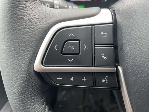 Used 2025 Toyota Sienna XLE image 34