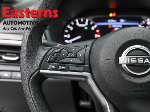 Used 2024 Nissan Altima 2.5 SV image 15