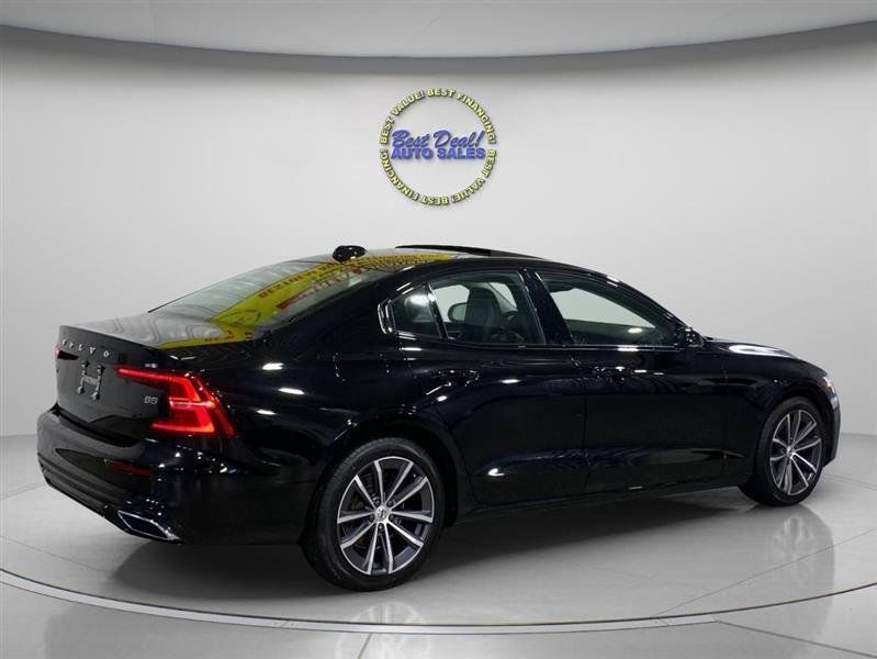 Used 2022 Volvo S60 B5 Momentum FWD image 4