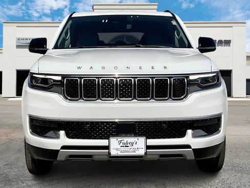 Used 2024 Jeep Wagoneer Series II w/ Flexible Seating Group image 3