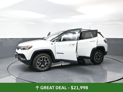 Used 2025 Jeep Compass Trailhawk w/ Trailer Tow Group image 60